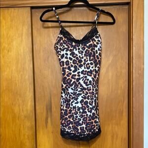 PrettyLittleThing Leopard Print Animal Print Black Lace Chemise - Medium